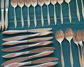 Serling silver silverware Heirloom pattern