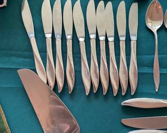 Serling silver silverware Heirloom pattern