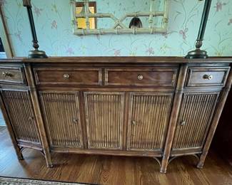 Drexel credenza 60"x19"x30,5"