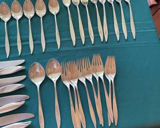 Serling silver silverware Heirloom pattern