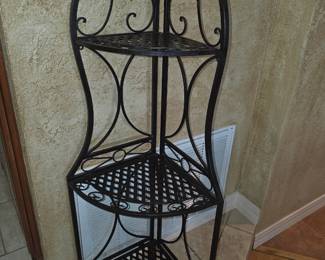 Corner shelf