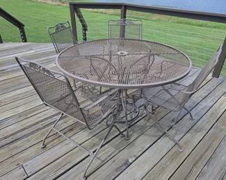 Patio table/chair set with spring chairs