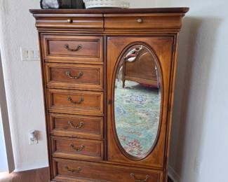 Lexington chez Michelle Wardrobe