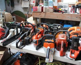 LOTS OF CHAIN SAWS