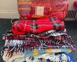 Crate & Barrel Marimekko Queen Duvet Cover, 2 Vintage Hand Crocheted Blankets & 3 Plaid Throws Lot #: 165