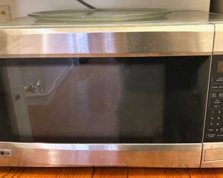 LG Microwave Oven With Extra Plate Lot #: 130