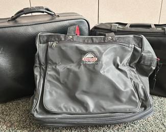 3 Luggage Bags: Vintage Leather Case, Ridgefield Expandable Tote On Wheels & Unbranded Lot #: 95