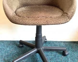 Topher Upholstered Adjustable Office Chair On Wheels Lot #: 107