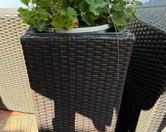 BarcaLounger Curved Wicker Planter