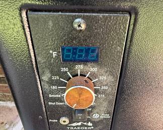 Traeger Silverton 620 Pellet Grill