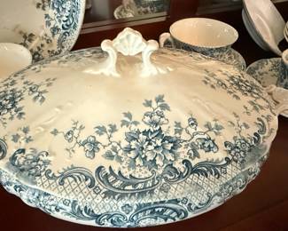 W. Hulme "Maine" Blue Willow Pattern China Set