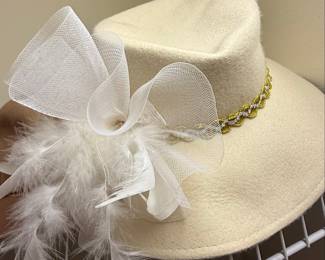 Women's Vintage Cloche and Wide-Brim Hats Assortment