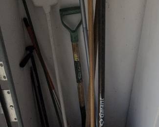 Garant Push Broom and Scotts Digging Shovel Set