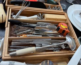 Tons of Kitchen Items