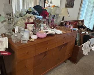 MCM dresser