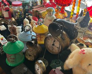 So many unique vintage goodies