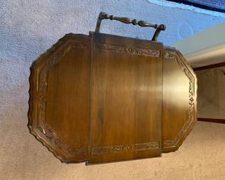 glass serving tray lifts off 