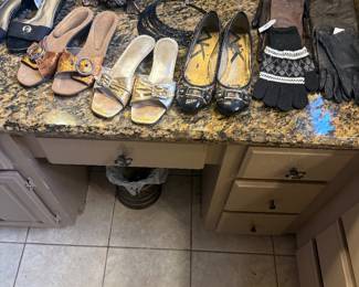 Women’s Shoes, Fashion Jewelry and Gloves