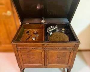 Antique Acoustic Phonograph Cabinet Gilbert & Co Ltd. Sheffield England