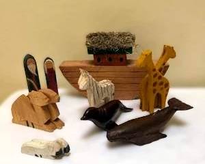 Mixed Lot of Hand-Carved Wooden Figurines & Noah’s Ark Decor – Animals, Figures & Ark Display