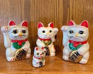 Maneki Neko "Lucky Cat" Coin Collectors/Piggy Banks