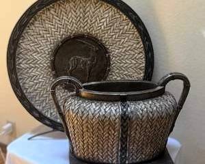Timeless African Safari-Themed Decorative Planter & Wall Plaque Set