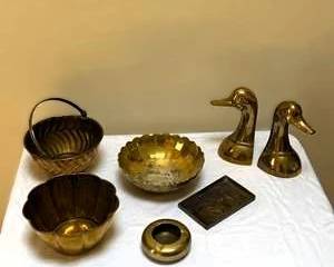 Vintage Brass Décor Lot – Duck Bookends, Bowls, Basket, Ashtray & Trinket Dish
