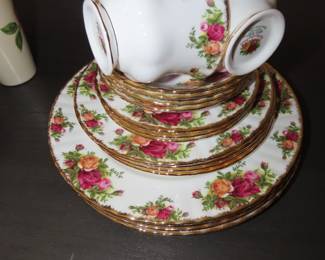 Royal Albert "Old Country Rose"