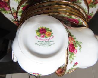Royal Albert "Old Country Rose"