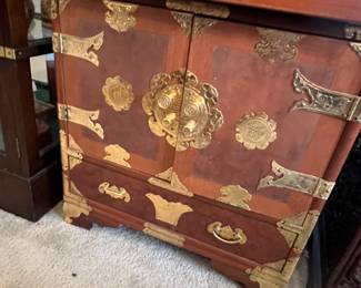 Lots of wonderful Asian decor and furniture pieces throughout the home… Men’s life was strongly influenced by Vietnam and he greatly appreciated the asiatic cultures.