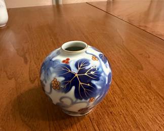 Fukagawa Arita Ware Vase with Grapevine Motif
