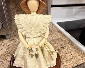 Vintage Homco Lady Figurine with Bouquet