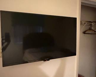 Westinghouse 32-inch LED TV