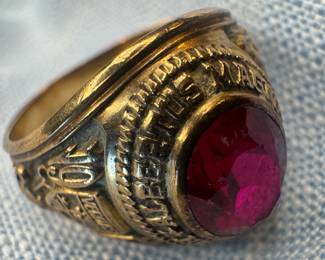 10K Gold & Corundum Albertus Magnus High  School Class Ring