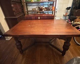 JacobinDiningTable