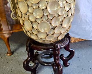 Mother-of-pearl shell vessel