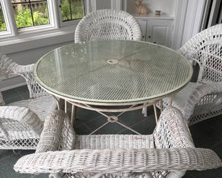 set of 4 antique wicker armchairs, 1 vintage wrought iron table