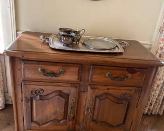 Ethan Allen china cabinet and hutch with a matching sideboard, solid wood, French Provincial style