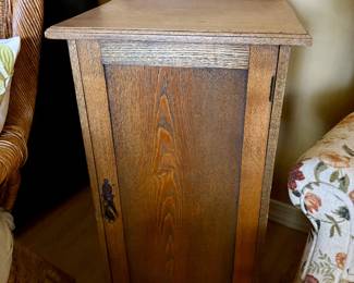 Mission Oak-style Telephone Stand - solid oak / felt in the interior