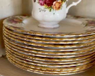 Royal Albert "Old Country Roses" from England 1962 - over 50 pieces / in incredible condition