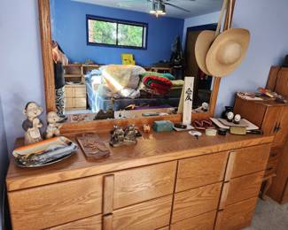 Contemporary Credenza Dresser w/Matching Mirror. 