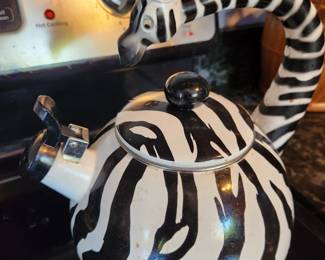 Giraffe Tea Kettle. 