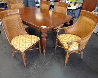 Drexel Heritage Dining Table w/ 2 leaves and 6 chairs