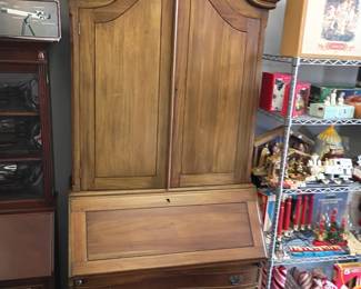 Bureau Cabinet