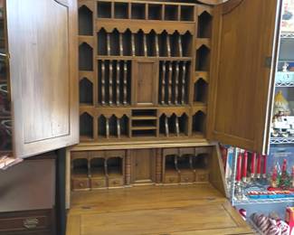Bureau Cabinet