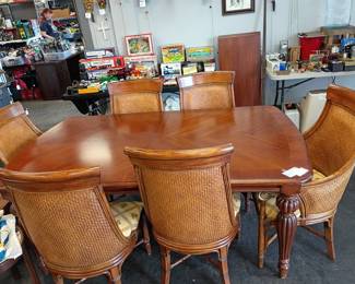 Drexel Heritage Dining Table w/ 2 leaves and 6 chairs