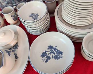 Pfaltzgraff ' Yorktowne' Dishes