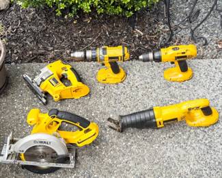 4 DeWALT18VoltCordlessPowerTools3Saws2Drills