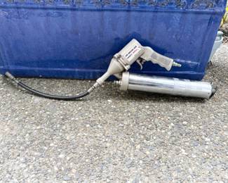 148 PneumaticAirPoweredGreaseGun400ccCapacitywHoseUntested