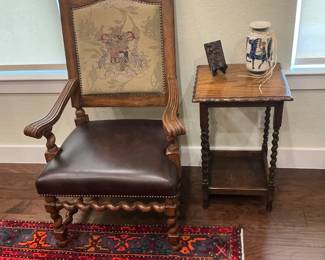 English-style coat-of-arms arm chair, leather upholstered, twisted wood legs, with coordinated side table (from the early 1900's) arts and crafts period. 